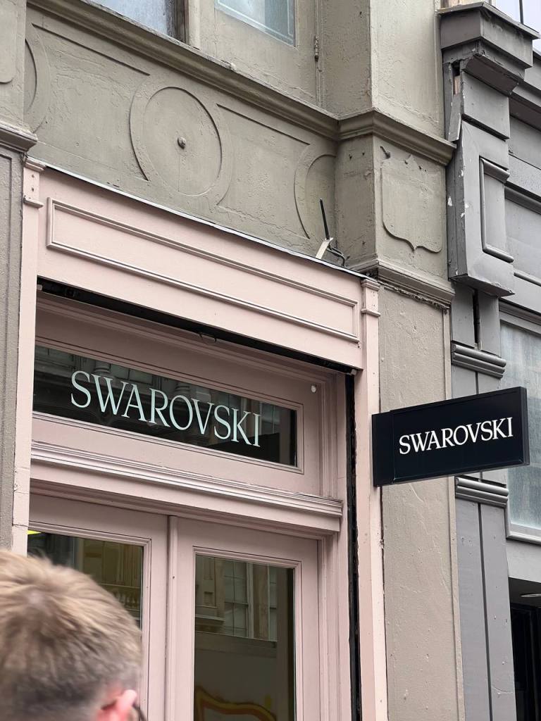 wall attached blade signs new york